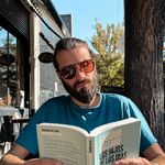 Practicando mi castellano con Eduardo. 😎📘

🇬🇧 Small stories. Short texts. 1 by day. Historical Curiosities and huge events. Political. Sarcastic. That kind of books easy to read and perfect to  improve my Spanish.
Gonna drop some pages in stories 😏

🇫🇷 Des petites histoires. Des textes court. 1 par jour. Des curiosités historiques comme des grands événements. Un peu politique. Un peu sarcastique. Le genre de livres qui se lit bien et donc parfait pour développer mon espagnol.
Je vais balancer quelques pages en story 😏
---

#eduardogaleano #librosrecomendados #librosargentina #librosymaslibros #bookstagramargentina #booksbooksandmorebooks #travelbooks #livreaddict #livresaddict #livres #livresinstagram #BuenosAires #villacrespo #palermosoho #bsas #baires #voyageursdumonde #voyagerautrement #quotestagram #citationdujour #instalivres